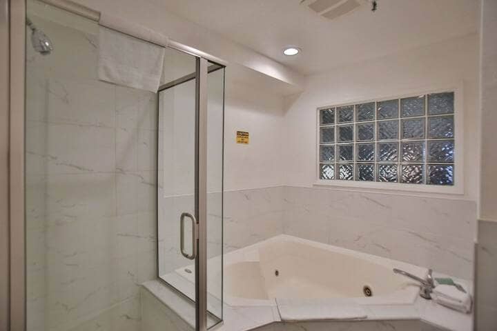 Room 17 of 27