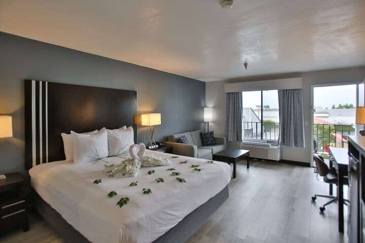 Room 11 of 27