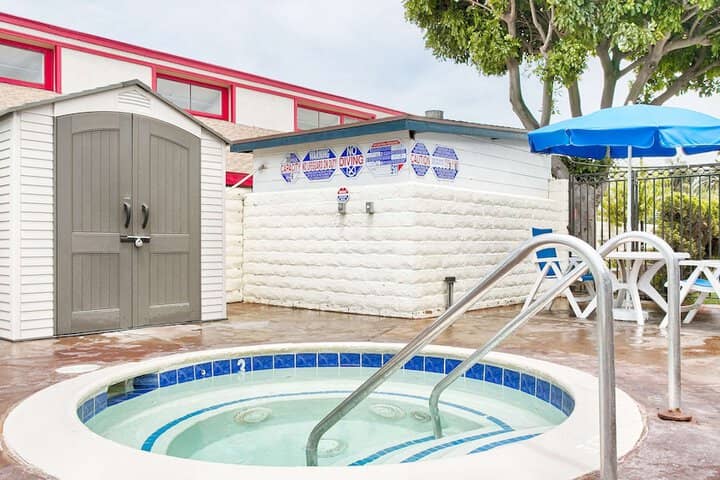 Pool 19 of 27