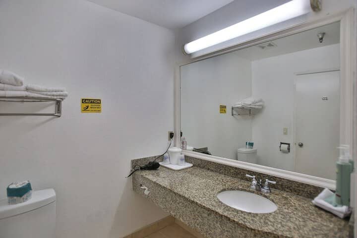 Room 14 of 27