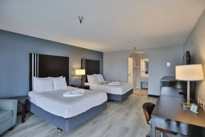 Room 9 of 27