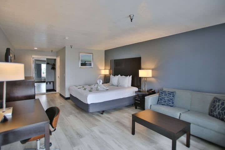 Room 10 of 27